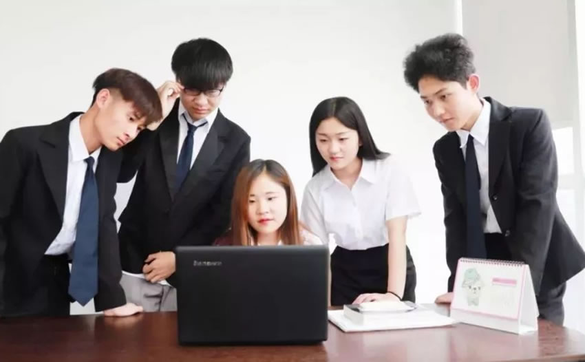 初中生学什么技术好就业如何选择学校？
